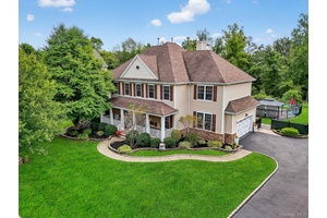 Welcome to Four Corners in Hopewell Junction, one of the Hudson Valley s most prestigious Toll Brothers communities.