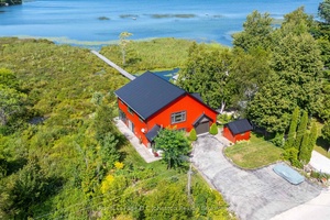 Imagine living the Luxurious Lake Life !