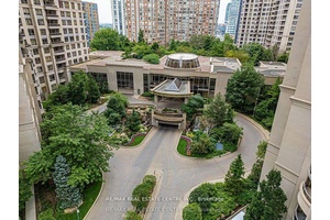 Beautiful Large 1 Bedroom and 2 Washroom Unit In Tridel 'Ovation 2' In The Heart Of Downtown Mississauga.