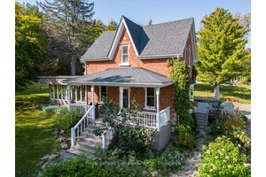 WINTER RENTAL This charming red brick farmhouse offers the perfect winter retreat, just 8 minutes from Beaver Valley Ski Club.
