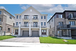 Gorgeous spacious beautiful Townhouse in the upcoming charming community of Haldimand.