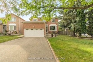 Stunning Renovated Home on a Pool Sized Lot Near the Credit River !