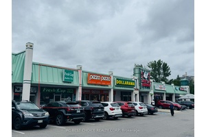 Great opportunity to own a business in the high trafc Peanut Plaza, with ample parking and excellent visibility.