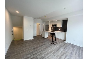 This spacious 3 bed, 2 bath urban townhome at Reunion Crossing is an incredible place to call home.