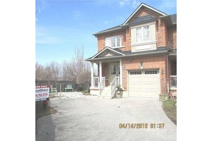 End Unit Townhouse ! Premium Pie Shaped Lot !
