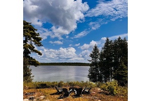 Direct lakefront views in your perfect retreat !