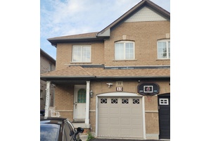 Renovated in 2023 Bright And Spacious 3 Bedrooms And 2.
