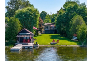 Welcome to your dream lakeside retreat !