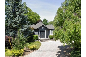Premium Location On Coveted Street In SE Oakville.