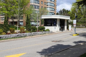 Fantastic Corner Unit With Panaramic North and West Views.