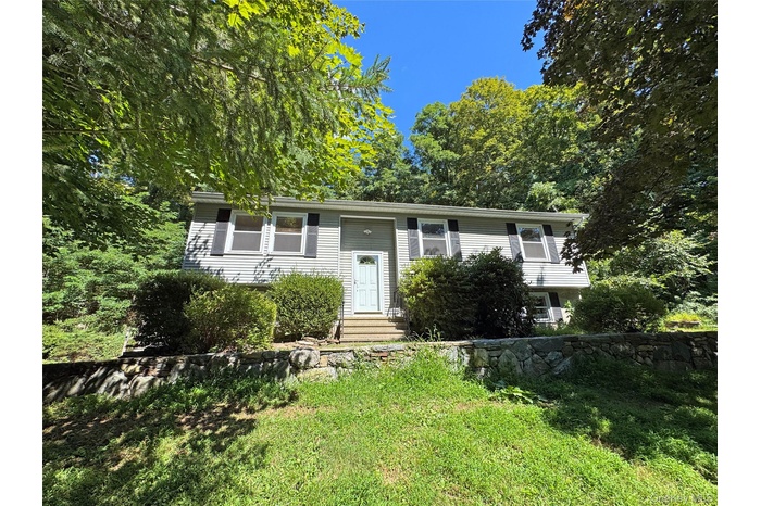 Split foyer home featuring a front yard