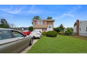Renovated in 2024, this Hi Ranch single family house features 2 bedrooms, 1 full bathroom, a living room, a dining room, a kitchen on the 1st floor, and 3 bedrooms, ...