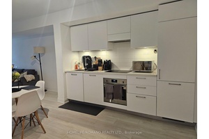 Welcome to the Residences of Upper East Village, a stylish addition to the well established Leaside community.
