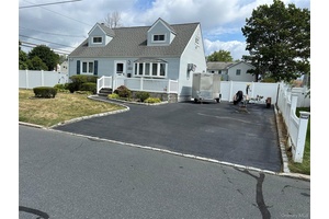 Come amp ; get this home that is tucked away in a lovely, convenient location of lindenhurst.