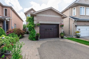 LOCATION, LOCATION ! A Quiet Neighbourhood in Royal Orchard amp ; Williams Parkway.