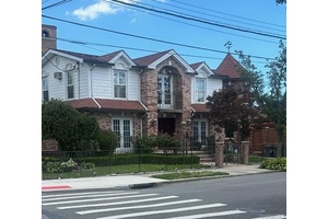 Welcome to this custom colonial home set on a 50x100 lot.