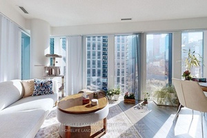 Fleur Condo In Heart Of DT, 2BR 1Den, 2 Full Bathrooms Total 869 Sqft Of functional living Area !