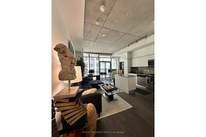 Seize the opportunity to lease this impeccably and sophisticated condo in the heart of king west.
