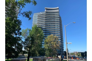 Large 2 bedroom corner Penthouse Unit At 7 On The Park As Per Builder It Is 758 Square Feet.