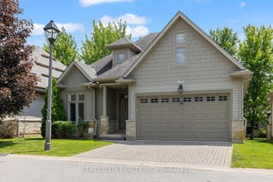 Welcome to 25 124 North Centre in the private enclave of Woodland Trails in North London !