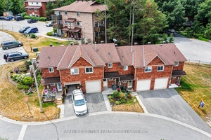 Welcome to this family friendly 2 storey townhouse nestled on a quiet street in Barrie's southwest end.