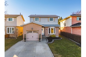 Welcome to beautiful Broughton, a lovely and highly sought after neighbourhood in the Hamilton Mountain.