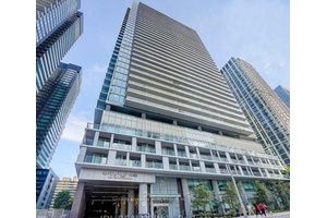 Elegant, A Luxury Contemporary stunning 1 BEDROOM DEN used as 2nd bed unit with 2 WASHROOM.