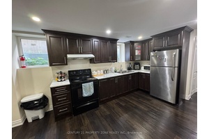 Beautiful 2 Bedroom Legal Basement available for lease around Mississauga Rd Sandalwoodintersection Basement comes with 2 Bedrooms, living room kitchen, Fridge, Stove, separatelaundry unit 1 Parking space on driveway Closer ...