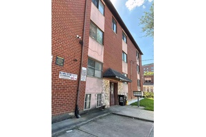 Beautiful 2 bedroom 2 bath unit at the Flushing Terrace Condominium.