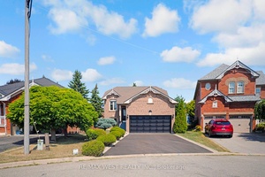 Bright amp ; Beautiful Raised Bungalow in Caledon's Desirable Valleywood Neighborhood !