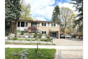 Beautiful 3 Bedroom House In Top North York Location !