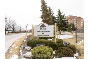 Stunning Bright And Spacious Luxury Condo With 1 Bedroom, 1 Bath amp ; a Kitchen.