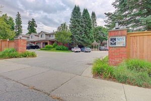 Beautiful end unit townhouse in sought after West London !