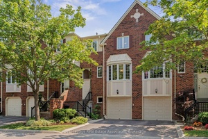 Beautifully Upgraded Executive Townhouse in Prime Location !