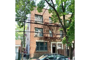 Great investment opportunity in a convenient location, close to public transportation