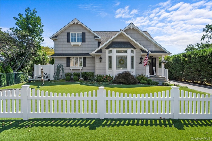 Craftsman inspired home featuring a fenced front yard