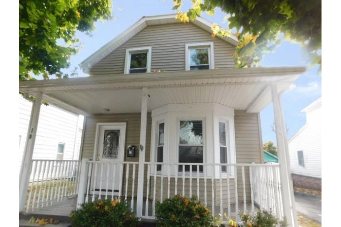 View of front of house featuring a porch