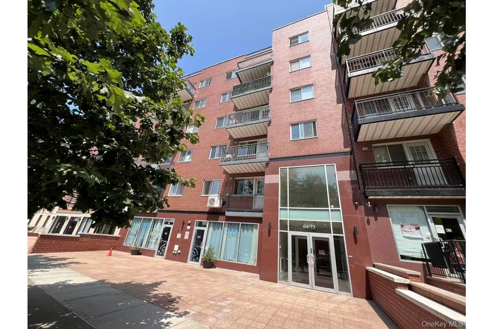 View of apartment building / complex