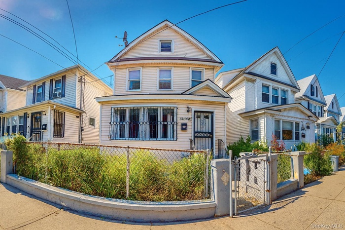 View of front facade with a gate and a fenced front yard
