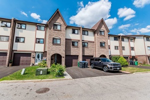 Welcome to This Beautifully Renovated Townhouse in a Family Friendly Brampton Neighbourhood !