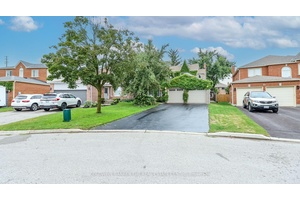 LARGE WELL CARED FOR FAMILY HOME ON HIGHLY SOUGHT AFTER NORTH BARRIE COURT.