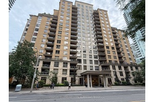 A Stunning 1 Den Suite at Tridels 123 Eglinton Ave Rarely available and move in ready !