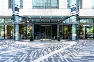 Fully Furnished Bright and Spacious One Bedroom Unit In Chaz Condos At Yonge amp ; Charles.