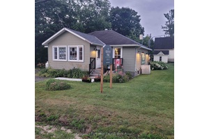For Lease Charming Commercial Space in Prime Baysville Location.