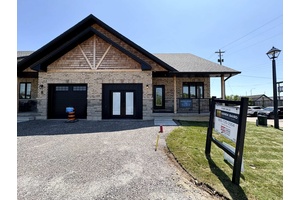 Experience the Incredible Trent River Lifestyle Overlooking Lock 18 !