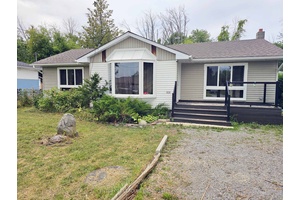 Beautifully renovated 3 bedroom 2 bath bungalow just steps to Lake Simcoe !