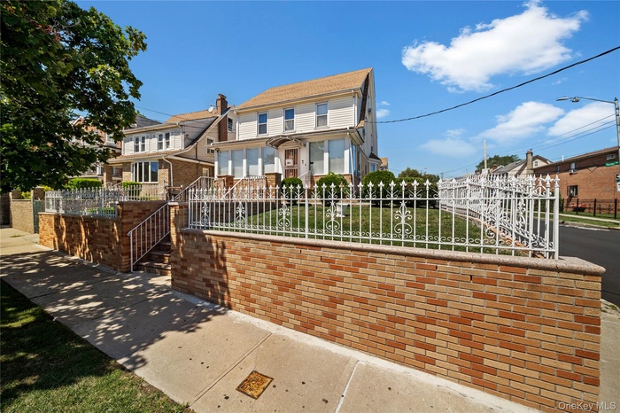 View of front of property featuring a fenced front yard