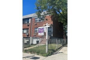 TWO FAMILY CORNER BRICK PROPERTY, OFF LINDEN BLVD, BOTH APARTMENTS VACANT, HUGE 2 3 BR UNITS, GARAGE, PVT DVWY BACK AND FRONT, 2 SEPERATE BASEMENT ENTRY.