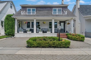 BEAUTIFULLY DESIGNED HOME IN THE HEART OF NEPONIST.
