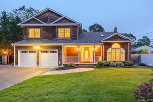 Previous buyers lost his job New Opportunity for serious homebuyer Welcome to this Stunning 2, 900 Sq Ft Victorian Style Home in the Heart of Smithtown !